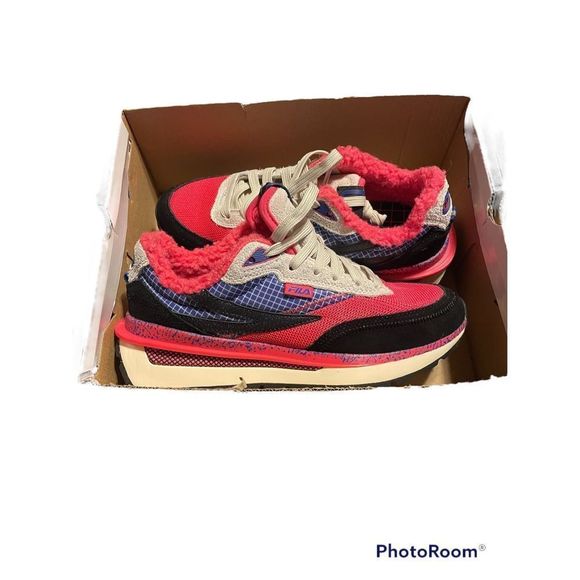 New With Box FILA size 6.5 women’s - Picture 1 of 9